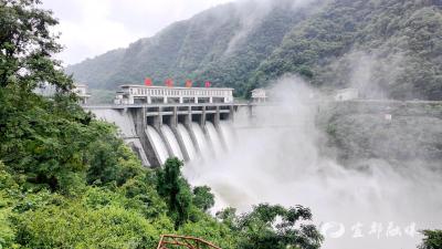 六孔全开 熊渡大坝开闸泄洪