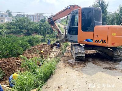 “这钱我出！”“混凝土我包！”肖家隘村幸福路这样建成
