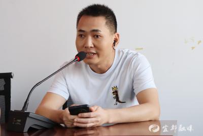 “平凡英雄”来到爱心托管班……