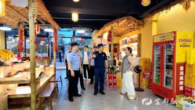 我市开展沿街商铺消防安全隐患夜间排查