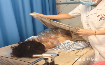 亲身体验，银发学员接受中医文化“播种”