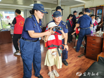 “志愿红”携手“海事蓝” 共筑暑期安全防线