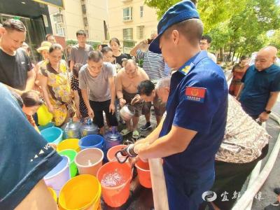 【湖北日报】送水1000余吨！湖北消防为民解“渴”战高温