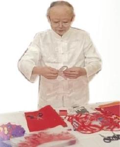 艾道新：双手剪出红色“长征”路