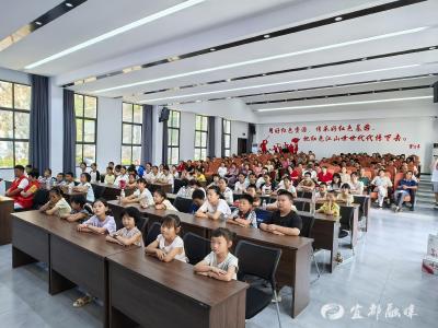 退休教师讲亲子经，教授揭秘天宫机械臂——潘家湾暑假托管班开班即“圈粉”