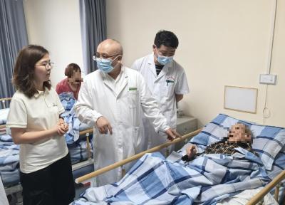 从日常门诊到联合查房 宜都“嵌入型医疗”让养老更安心
