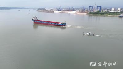 万吨级新船安全首秀：宜都海事处精心呵护进江试航