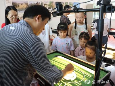 沙画绘童趣 老少共传承