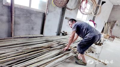 金长伏：矮凳上编织如竹人生