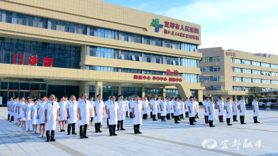 市人民医院举行升国旗仪式 庆祝第八个中国医师节