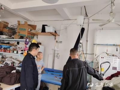 双节前，姚家店村小分队拉网查“九小场所”