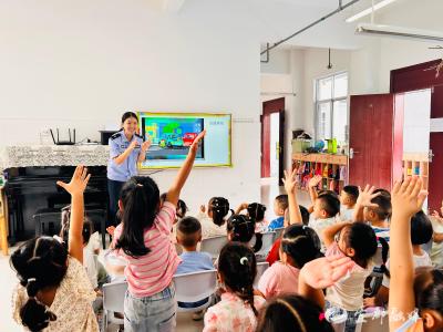 安全教育进学堂 护航童心助成长