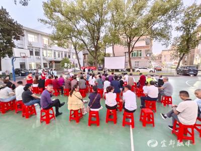 光影里的邻里时光