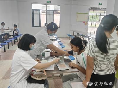 王家畈镇154名学生享健康体检