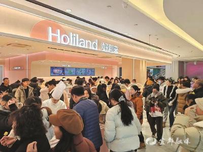 【中国商务新闻网】向“新”而行 以“质”致远 湖北宜昌消费市场热潮涌动