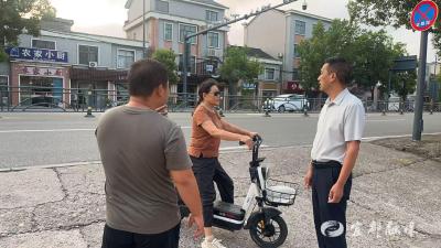 警惕“福利”陷阱！村干部齐心守护老人“钱袋子”