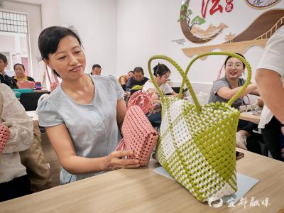 竹麻加工培训收官 学员巧手织出“新技能”