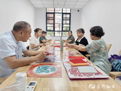 银龄巧手 乐享“指尖艺术”