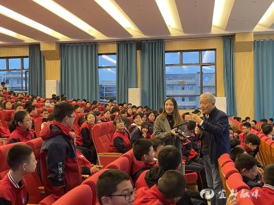 与科学家面对面！校园掀起“蓝色”科普热潮