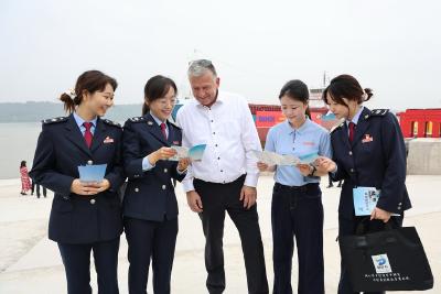 税助“绿”船出海 “链”上“电化长江”