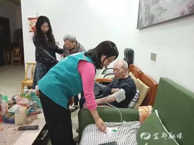 敲门送暖，健康服务送到家