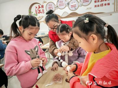 “爱心妈妈”来补位！便民托管班破解周末看娃难