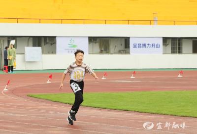 宜都特校小将谢长廷首战市运会摘银