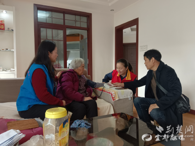 【荆楚网】宜都供电：“银辉”志愿服务队开展“老老互助社区行”暖心活动