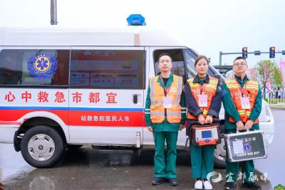 赛道上，他们拉起“移动生命线”