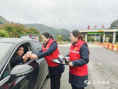 【湖北日报】霜降送温暖 真情暖旅途