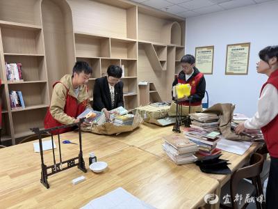 “书香快车”开进颐福乐园