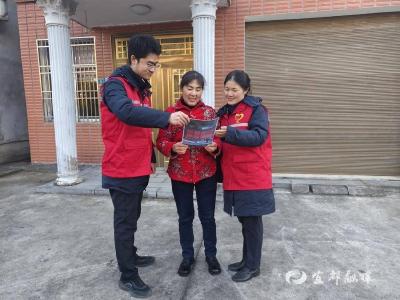 【湖北日报】“爱路-AiLu”志愿者下乡宣传交通安全