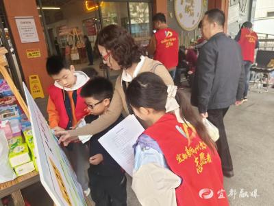 小手传大爱 文明润心田