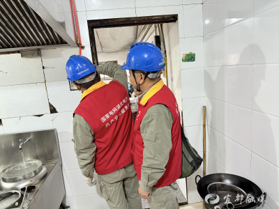 鄂电红马甲为“烟火气”护航