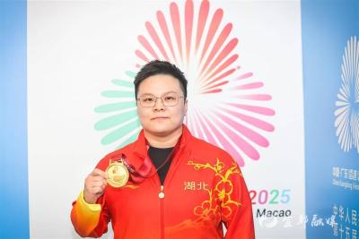 宜都姑娘汪周雨夺得举重女子87公斤级冠军