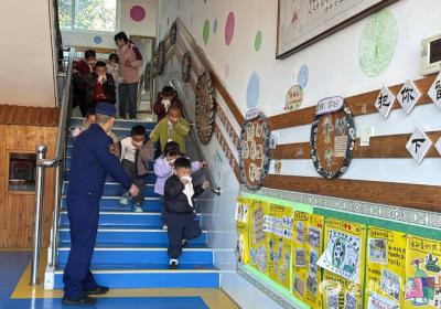 消防零距离，安全润童心