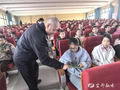 讲解+互动+承诺：禁毒“三部曲”，护航少年行