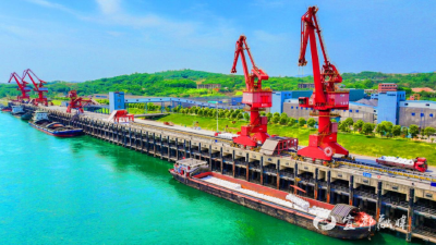 长江岸线添动能！宜都宁通港年度吞吐量突破千万吨