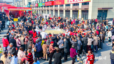 品鲟鱼、长街宴、逛市集！今天，宜都这里热闹得像过年