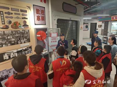 文峰市集来了群“安全侦探”……