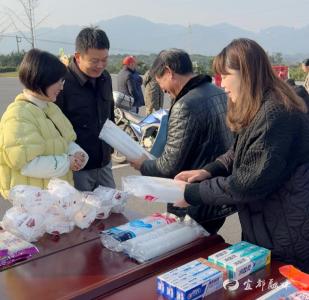 白洪溪村“第一次”！村民排队拿废品换东西？