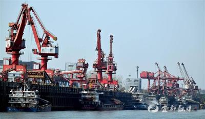 【湖北日报】宜都宁通港突破千万吨大关