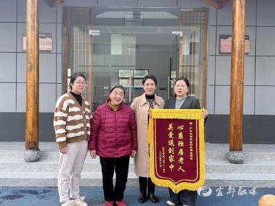 千里归来，她一头扎进社区……