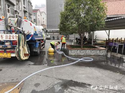 围楼夜话听民声 绿植添绿焕新颜