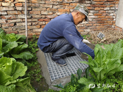 周家河村推进沼气池格栅安装“快进键”