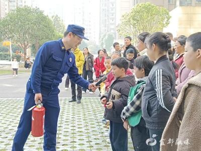 宜都消防联合锦江社区开展冬季防火消防宣传活动