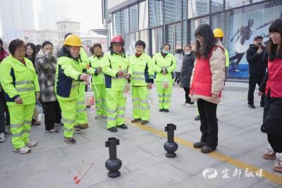 工会驿站变身新春游园会 50名一线劳动者收到“暖心礼包”