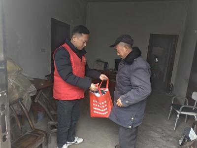冬日里的暖心“礼包”送达