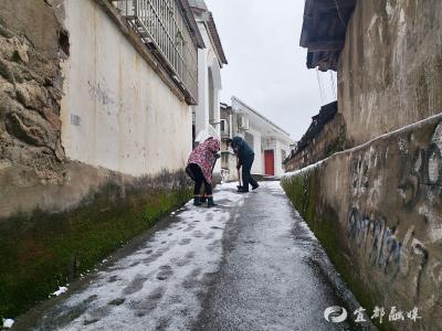雪后清障暖民心 入户走访护平安