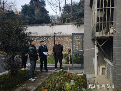 宜都消防开展住宅小区“拆窗破网”整治成效核查